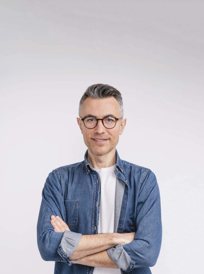 Successful,Caucasian,Middle-aged,Man,In,Casual,Outfit,With,Arms,Crossed